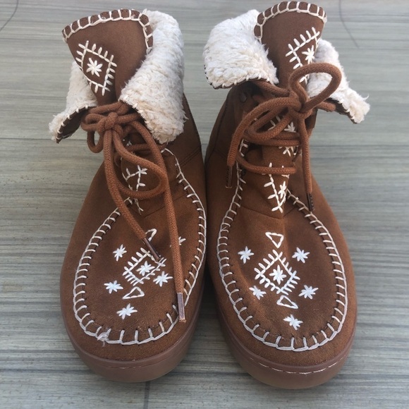 Zara Kids Other - Zara Kids Boots Size 36 Tan Faux Suede Embroidered Shearling Lined‎ Lace Up